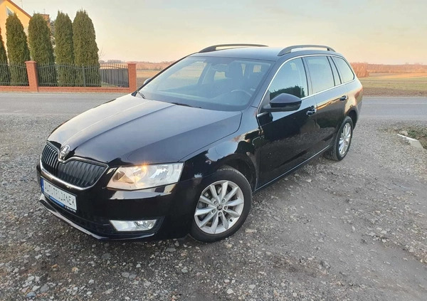 Skoda Octavia cena 33900 przebieg: 219918, rok produkcji 2013 z Dęblin małe 667